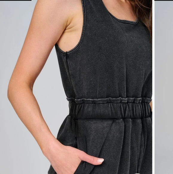 Black Sleeveless Jumpsuit NWOT - Picture 2 of 4